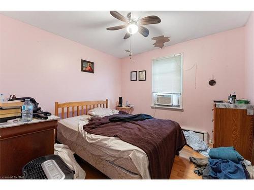 1347 Line 6 Road, Niagara-On-The-Lake, ON - Indoor Photo Showing Bedroom