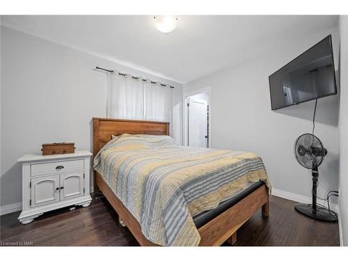 17 Margaret Street, Welland, ON - Indoor Photo Showing Bedroom