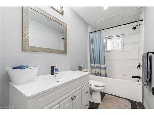 17 Margaret Street, Welland, ON - Indoor Photo Showing Bathroom