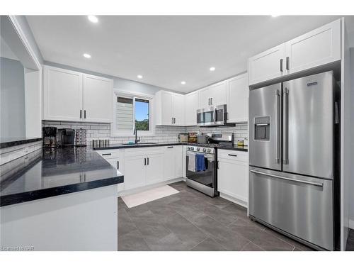 17 Margaret Street, Welland, ON - Indoor Photo Showing Kitchen With Upgraded Kitchen