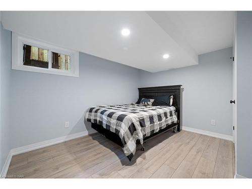 17 Margaret Street, Welland, ON - Indoor Photo Showing Bedroom