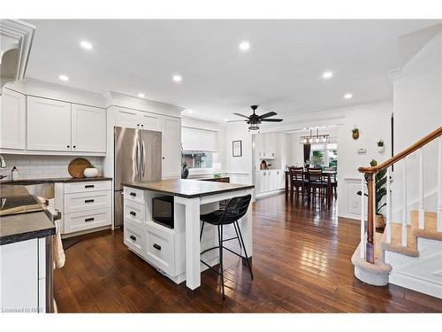 17 Pioneer Court, St. Catharines, ON - Indoor Photo Showing Kitchen With Upgraded Kitchen