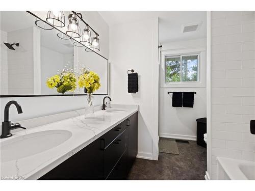 17 Pioneer Court, St. Catharines, ON - Indoor Photo Showing Bathroom