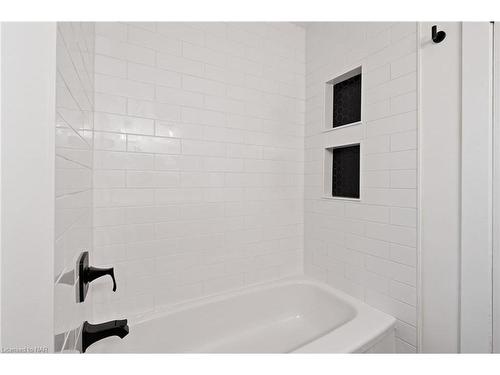 17 Pioneer Court, St. Catharines, ON - Indoor Photo Showing Bathroom