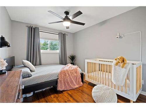 17 Pioneer Court, St. Catharines, ON - Indoor Photo Showing Bedroom