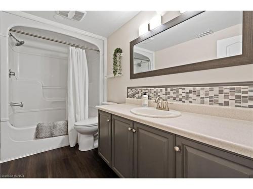 17 Pioneer Court, St. Catharines, ON - Indoor Photo Showing Bathroom