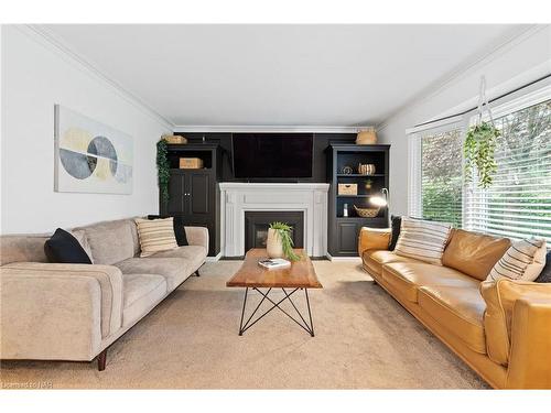 17 Pioneer Court, St. Catharines, ON - Indoor Photo Showing Living Room With Fireplace