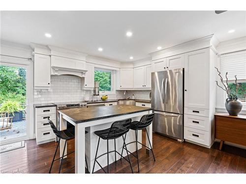 17 Pioneer Court, St. Catharines, ON - Indoor Photo Showing Kitchen With Upgraded Kitchen