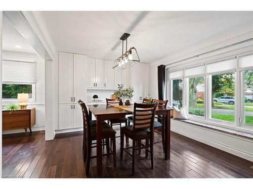 17 Pioneer Court, St. Catharines, ON - Indoor Photo Showing Dining Room