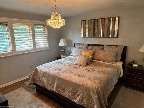 4567 Nancy Drive, Niagara Falls, ON - Indoor Photo Showing Bedroom