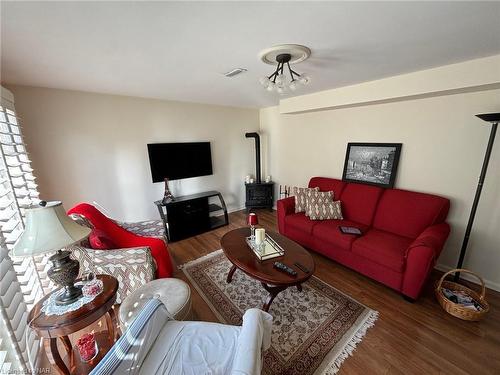 4567 Nancy Drive, Niagara Falls, ON - Indoor Photo Showing Living Room