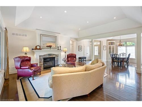 7 Brondi'S Lane Lane, Fonthill, ON - Indoor Photo Showing Living Room With Fireplace