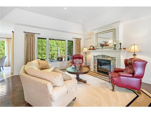 7 Brondi'S Lane Lane, Fonthill, ON - Indoor Photo Showing Living Room With Fireplace