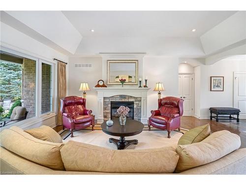 7 Brondi'S Lane Lane, Fonthill, ON - Indoor Photo Showing Living Room With Fireplace