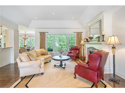 7 Brondi'S Lane Lane, Fonthill, ON - Indoor Photo Showing Living Room With Fireplace