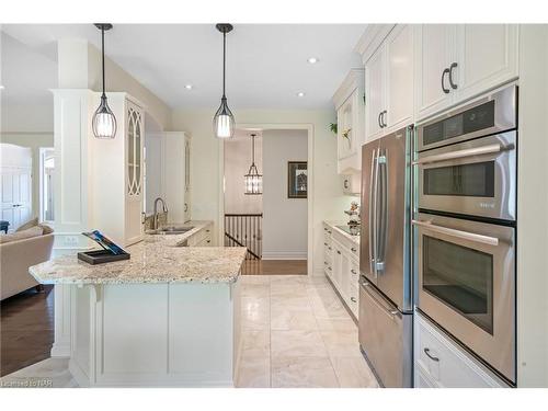 7 Brondi'S Lane Lane, Fonthill, ON - Indoor Photo Showing Kitchen With Upgraded Kitchen