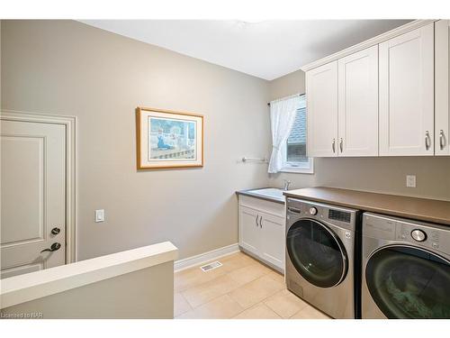 7 Brondi'S Lane Lane, Fonthill, ON - Indoor Photo Showing Laundry Room