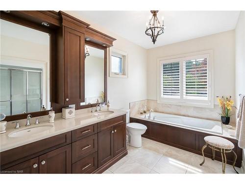 7 Brondi'S Lane Lane, Fonthill, ON - Indoor Photo Showing Bathroom