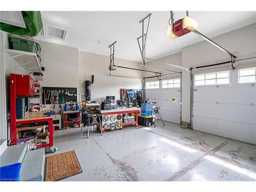 7 Brondi'S Lane Lane, Fonthill, ON - Indoor Photo Showing Garage