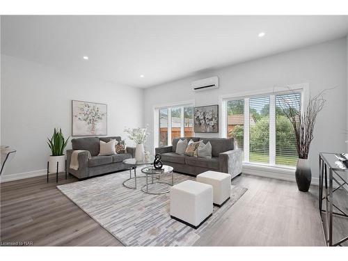 3765 Disher Street, Ridgeway, ON - Indoor Photo Showing Living Room