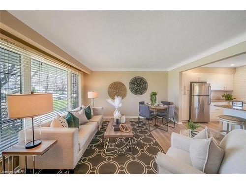 Main-15 Royale Road, St. Catharines, ON - Indoor Photo Showing Living Room