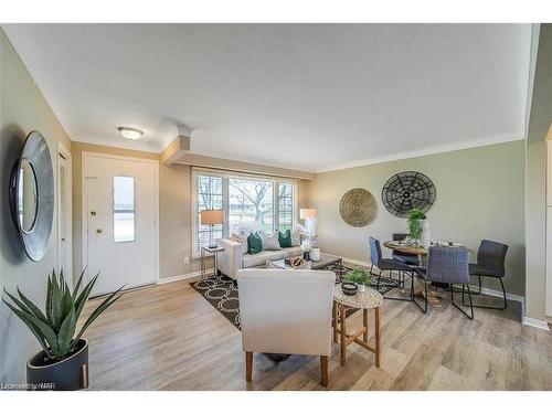 Main-15 Royale Road, St. Catharines, ON - Indoor Photo Showing Living Room