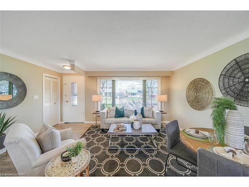 Main-15 Royale Road, St. Catharines, ON - Indoor Photo Showing Living Room