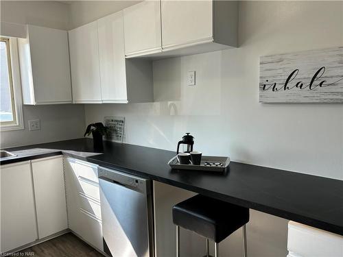 72-65 Dorchester Boulevard, St. Catharines, ON - Indoor Photo Showing Kitchen