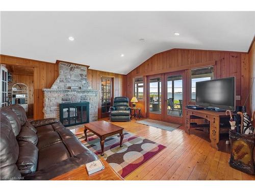 787 Point Abino Road S, Fort Erie, ON - Indoor Photo Showing Living Room With Fireplace