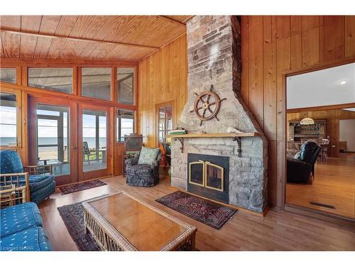 787 Point Abino Road S, Fort Erie, ON - Indoor Photo Showing Living Room With Fireplace