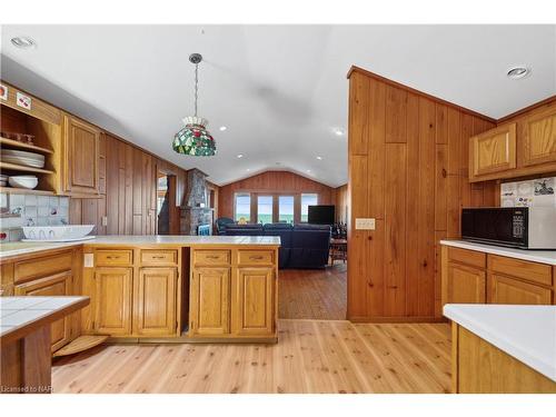 787 Point Abino Road S, Fort Erie, ON - Indoor Photo Showing Kitchen