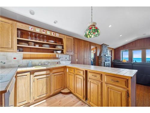 787 Point Abino Road S, Fort Erie, ON - Indoor Photo Showing Kitchen