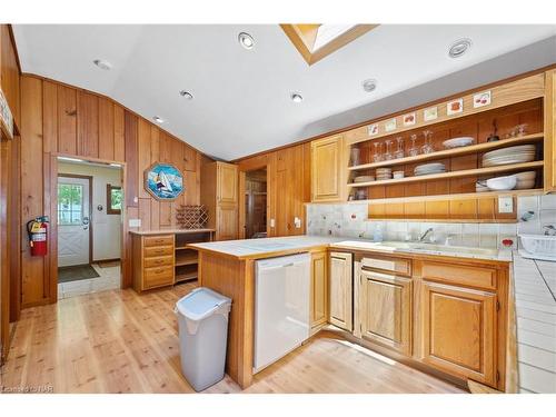 787 Point Abino Road S, Fort Erie, ON - Indoor Photo Showing Kitchen