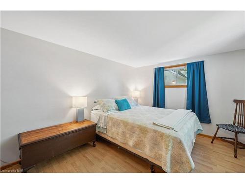 787 Point Abino Road S, Fort Erie, ON - Indoor Photo Showing Bedroom