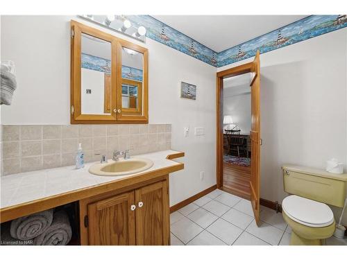 787 Point Abino Road S, Fort Erie, ON - Indoor Photo Showing Bathroom