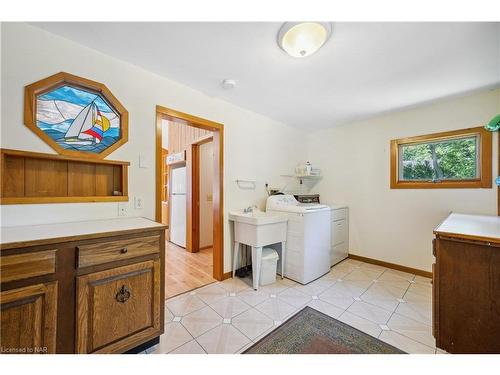 787 Point Abino Road S, Fort Erie, ON - Indoor Photo Showing Laundry Room