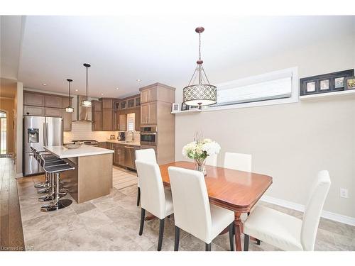 76 Bergenstein Crescent, Fonthill, ON - Indoor Photo Showing Dining Room