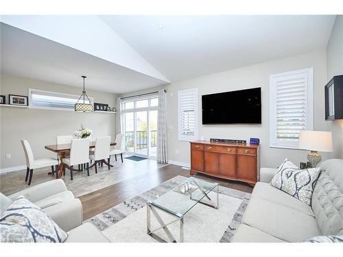 76 Bergenstein Crescent, Fonthill, ON - Indoor Photo Showing Living Room