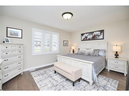 76 Bergenstein Crescent, Fonthill, ON - Indoor Photo Showing Bedroom