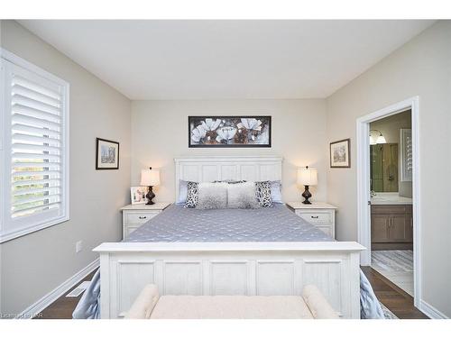 76 Bergenstein Crescent, Fonthill, ON - Indoor Photo Showing Bedroom