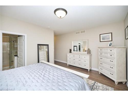 76 Bergenstein Crescent, Fonthill, ON - Indoor Photo Showing Bedroom