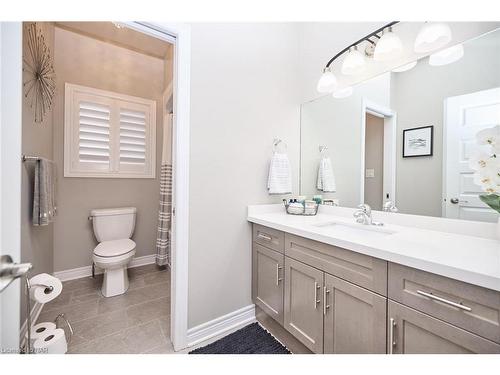 76 Bergenstein Crescent, Fonthill, ON - Indoor Photo Showing Bathroom