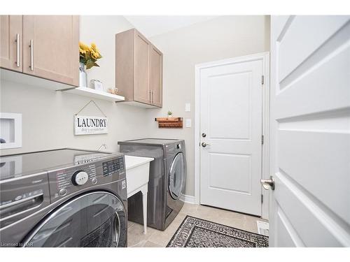 76 Bergenstein Crescent, Fonthill, ON - Indoor Photo Showing Laundry Room