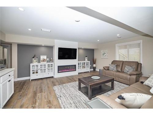 76 Bergenstein Crescent, Fonthill, ON - Indoor Photo Showing Living Room With Fireplace