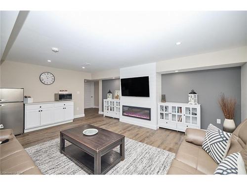 76 Bergenstein Crescent, Fonthill, ON - Indoor Photo Showing Living Room With Fireplace