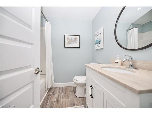 76 Bergenstein Crescent, Fonthill, ON - Indoor Photo Showing Bathroom