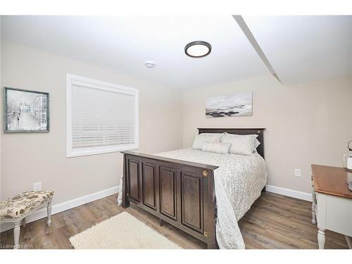 76 Bergenstein Crescent, Fonthill, ON - Indoor Photo Showing Bedroom