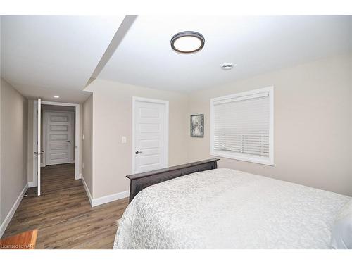 76 Bergenstein Crescent, Fonthill, ON - Indoor Photo Showing Bedroom