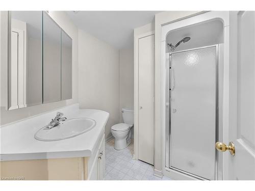 30-122 Bunting Road, St. Catharines, ON - Indoor Photo Showing Bathroom