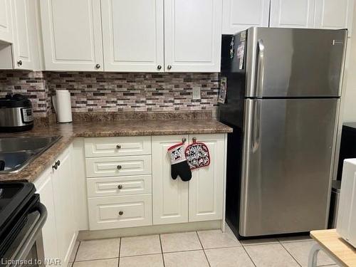 101-242 Oakdale Avenue, St. Catharines, ON - Indoor Photo Showing Kitchen With Double Sink